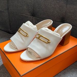 AUTHENTIC Hermes Heels